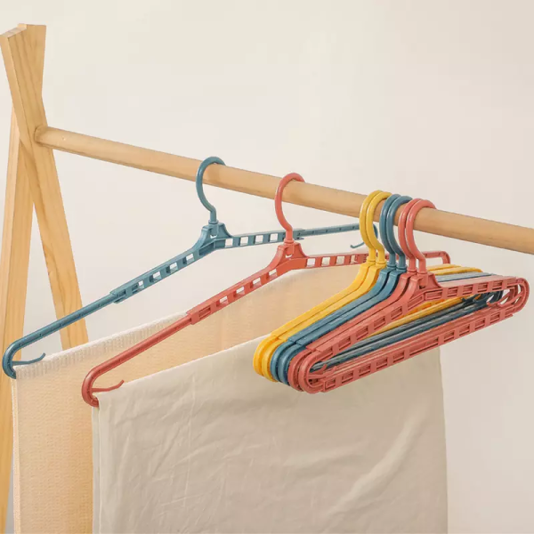1 Pc – 360 Degree Shrinkable Hangers For Clothes Swivel Hook Strong And Durable Clothes Hangers For Sheet Coats Pants (random Color)
